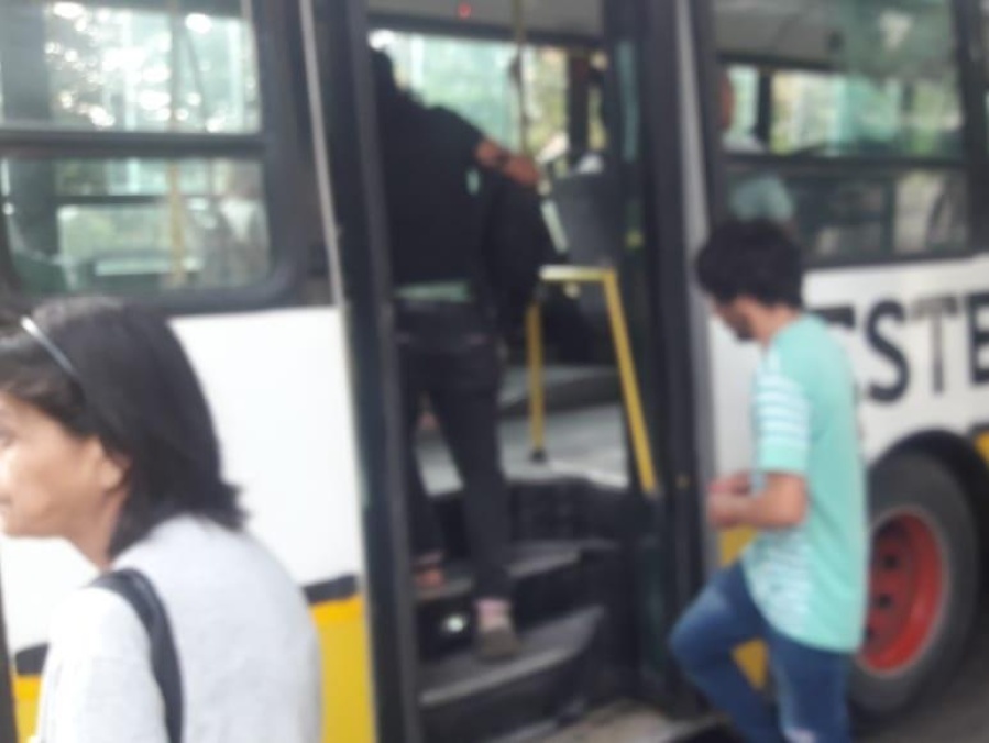 Coronavirus: Los micros de La Plata solo permitirán subir por la puerta trasera