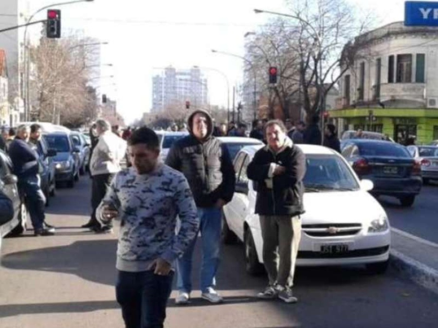 Remiseros platenses dicen que la cuarentena está golpeando duramente al sector