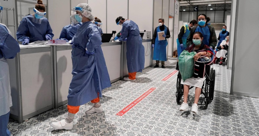 España superó la barrera de los 10.000 muertos por coronavirus y reportó un nuevo récord diario de fallecimientos