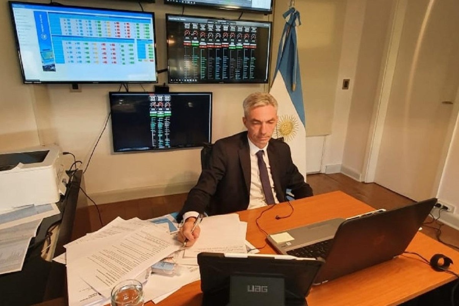 Meoni adelantó que el lunes empezarán a circular los transportes con los horarios habituales