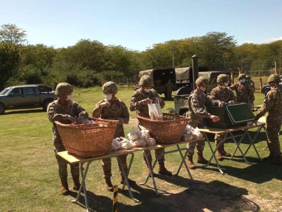 El municipio y el ejército continúan abasteciendo con comida a los diferentes barrios de la región