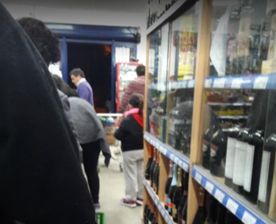 Un supermercado chino de Gonnet fue robado y el dueño trató de correr a los ladrones