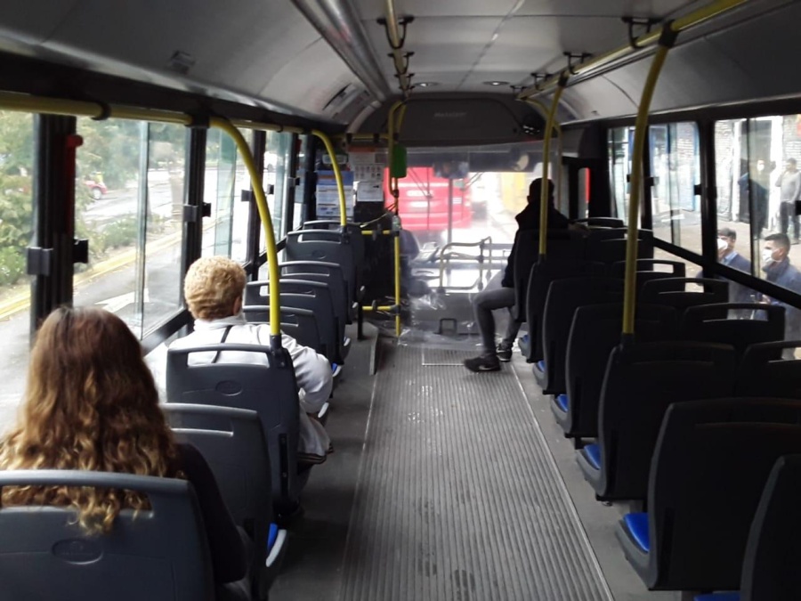 Kicillof anticipó que habrá un nuevo protocolo para la circulación de taxis, micros y autos particulares