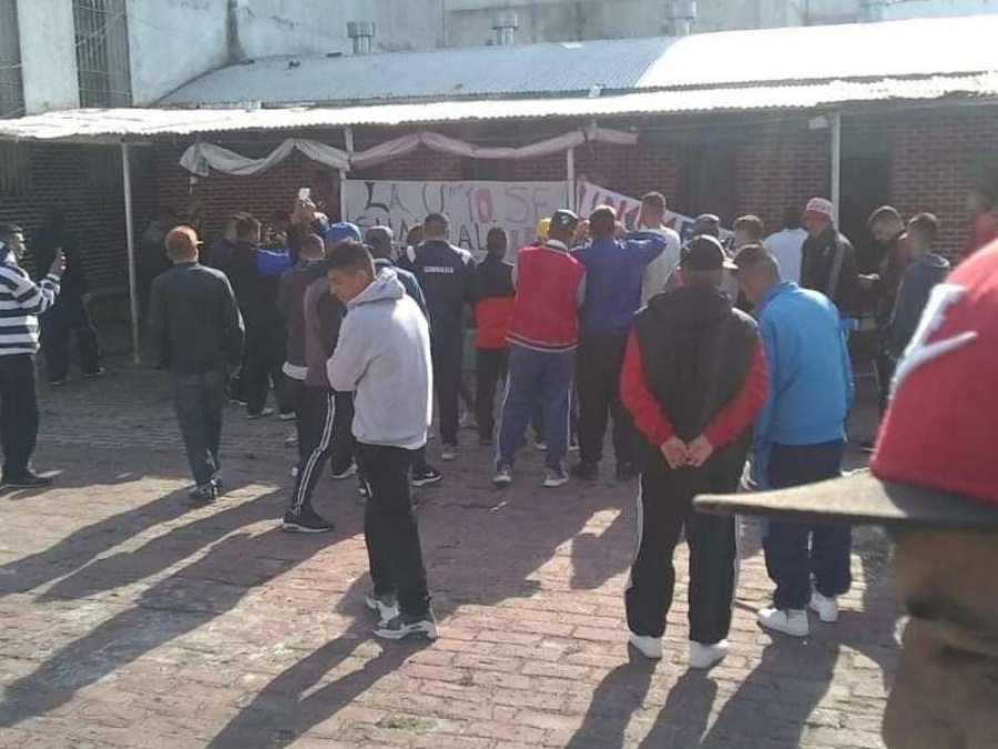  Melchor Romero: los internos bajaron del techo y culminó el reclamo sin heridos