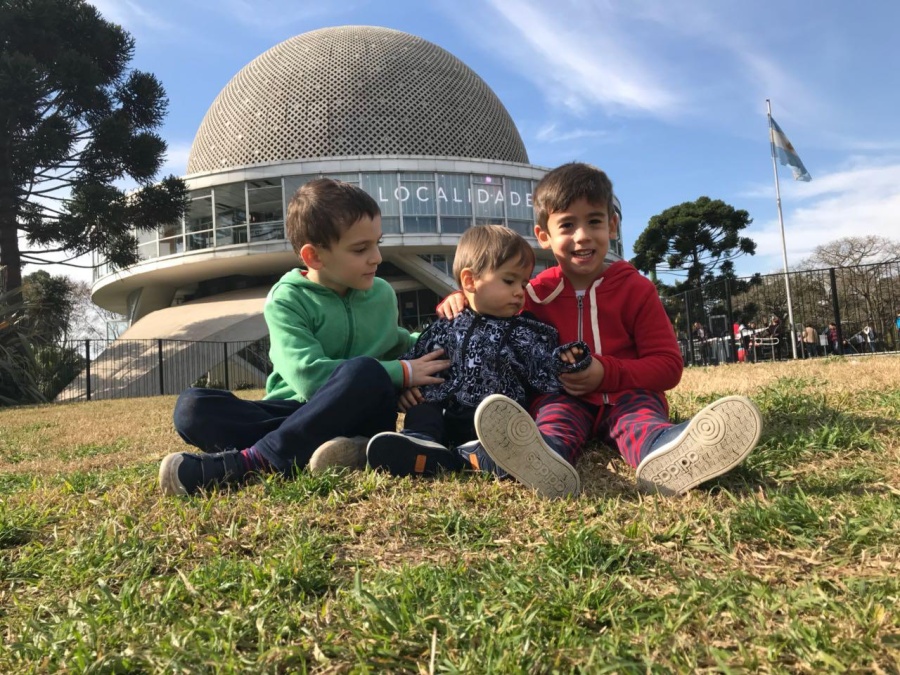 El gobierno nacional habilitaría salidas recreativas para los chicos de acuerdo al número de DNI