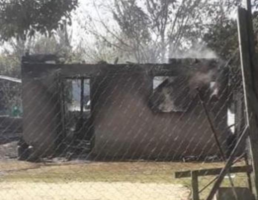 Una madre platense con 3 niños quedó en la calle tras un terrible incendio