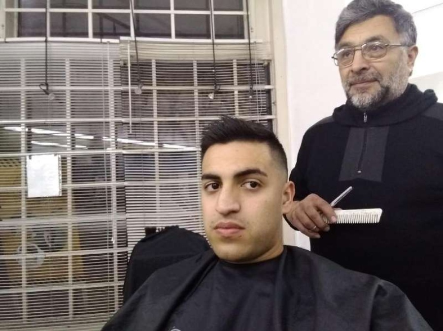 El drama de un peluquero de La Plata: 'Necesito abrir para poder comer'