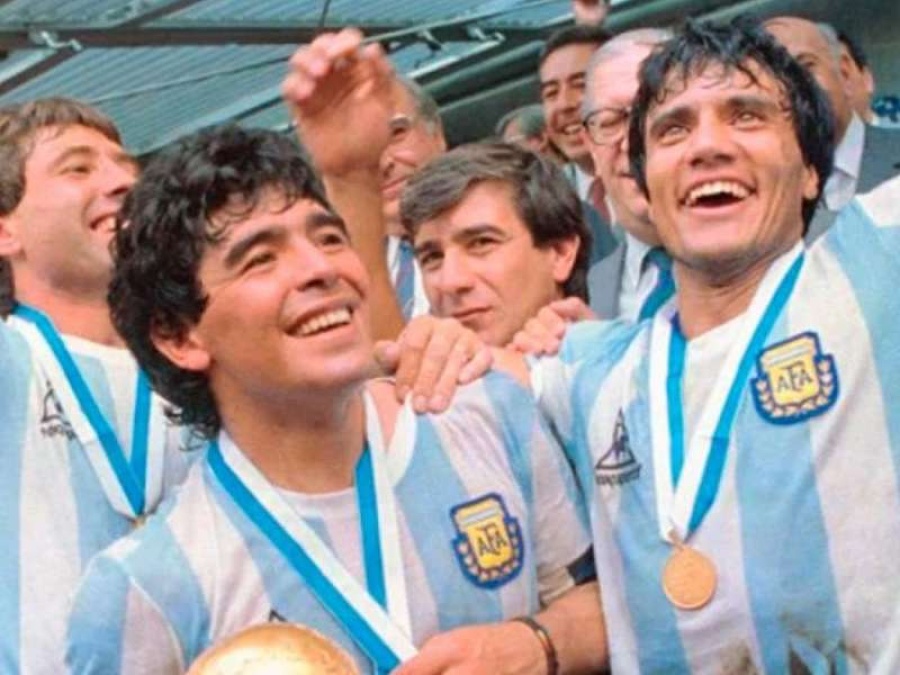 Enrique: ”No se puede comparar a Maradona con Messi, porque como Diego no hay”