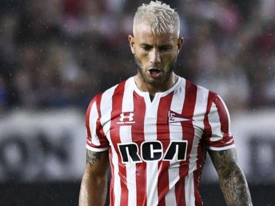 Gastón Fernández tiene la pelota para seguir en el Pincha