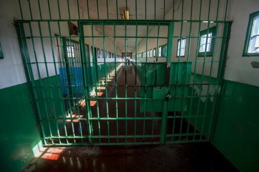 Un penitenciario se contagió de Coronavirus y lo internaron en La Plata