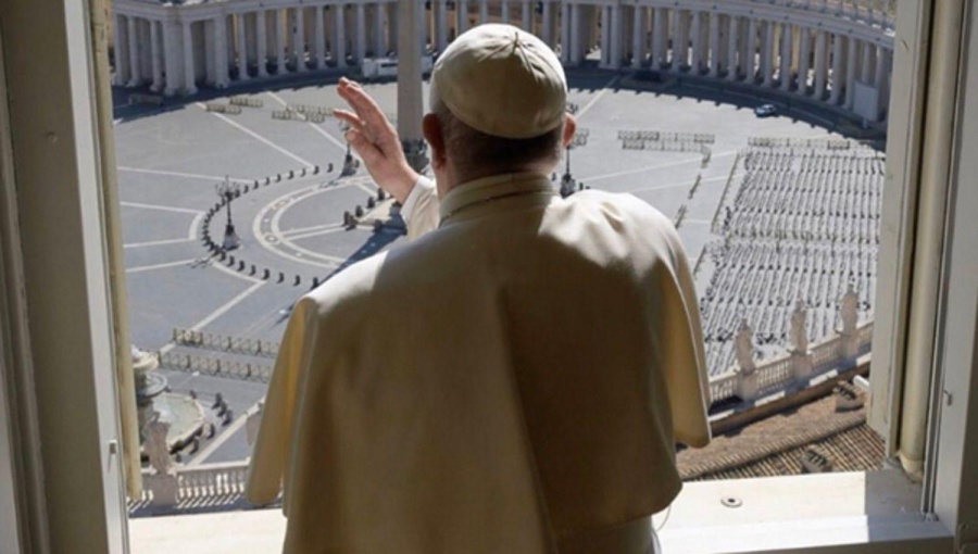 Con fieles en la Plaza San Pedro, Francisco pidió ”la victoria sobre la enfermedad”