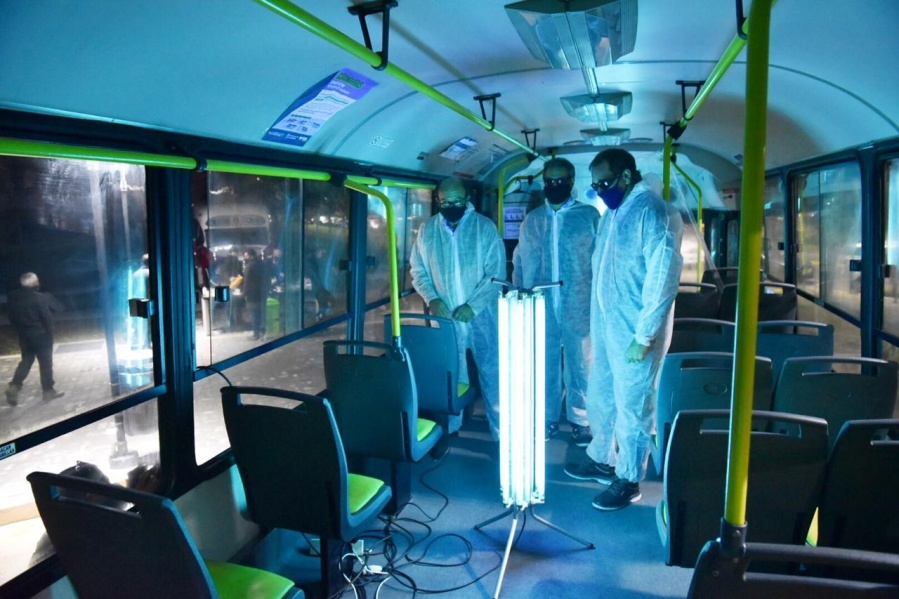 Garro presentó un novedoso sistema de luz ultravioleta para al coronavirus en transportes públicos