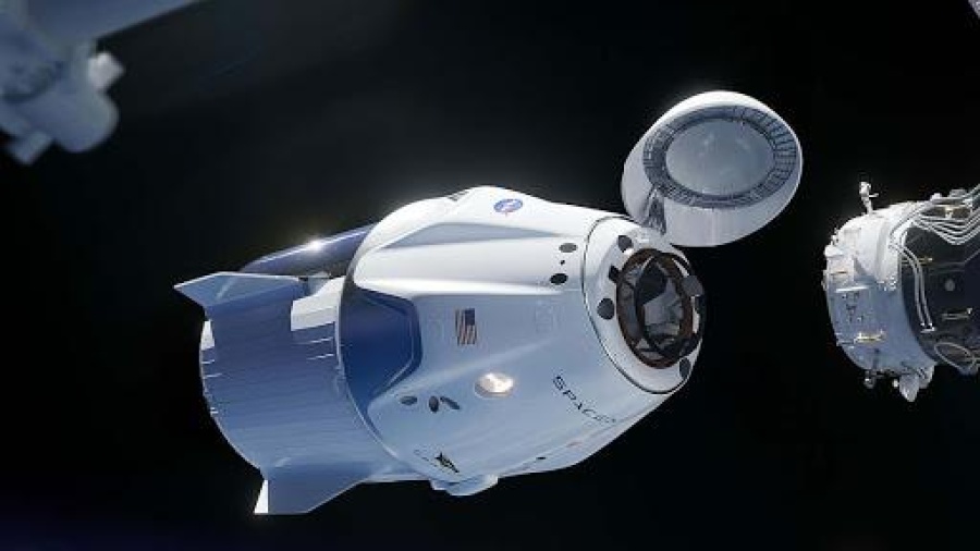 La nave Crew Dragon se acopló con la Estación Espacial Internacional