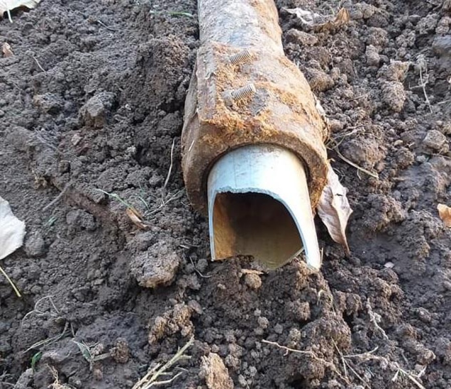 ”Explotó” una vereda en La Plata y los vecinos se quedaron sin agua