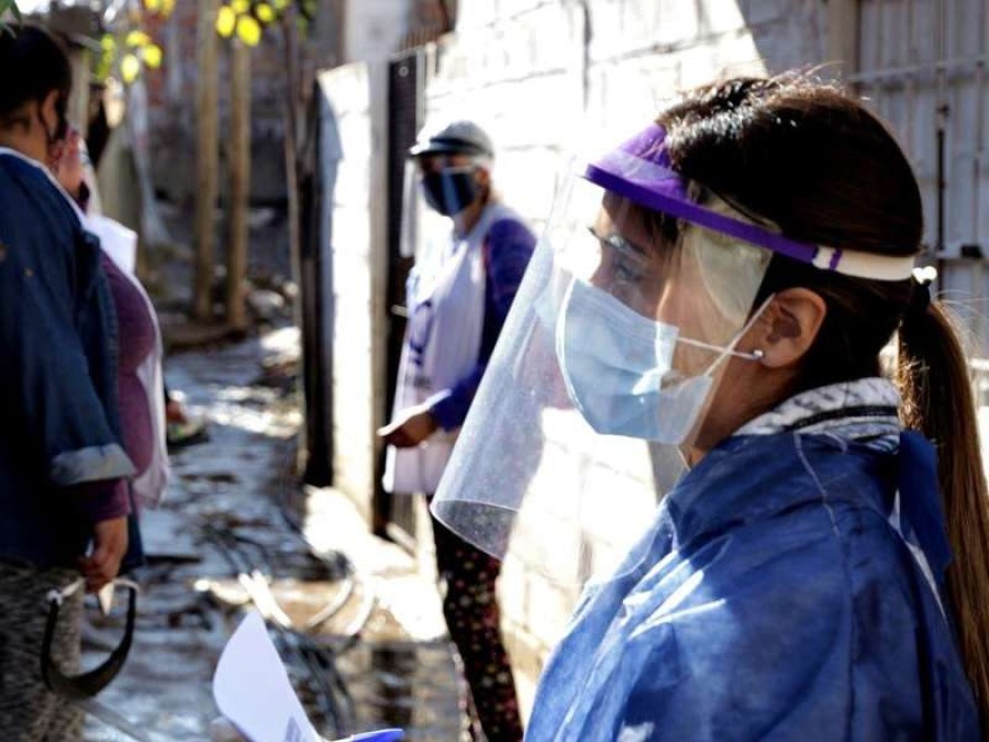 Día récord de contagios en Argentina: se registraron 904 nuevos infectados por coronavirus