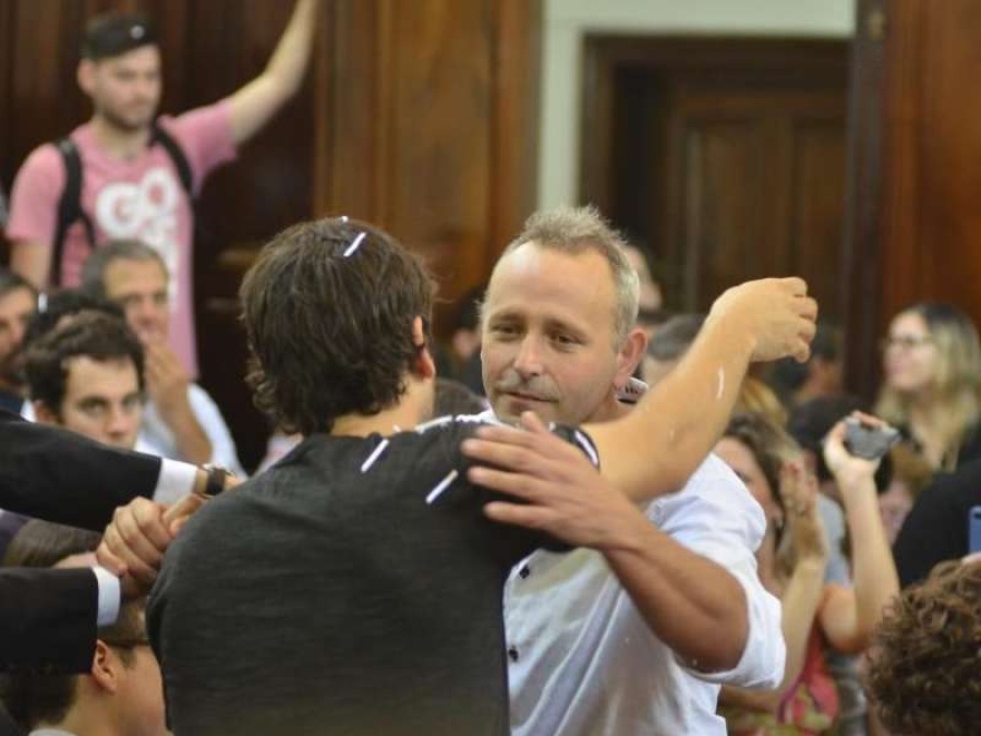 Un concejal platense dijo que prefiere perder apoyo político antes que enterrar muertos