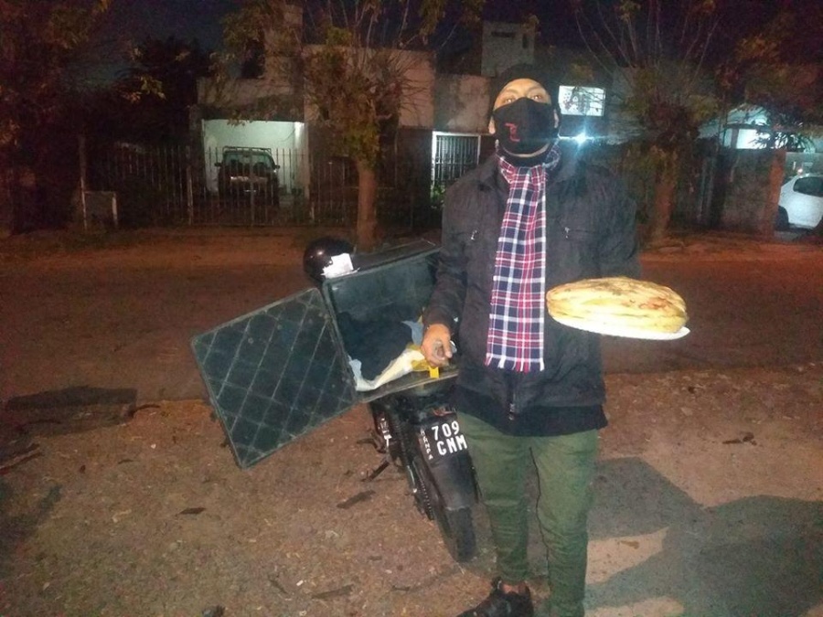 Una pizzeria de Ringuelet ayuda en cuarentena regalando ”una de muzzarella” a adultos mayores con necesidades básicas