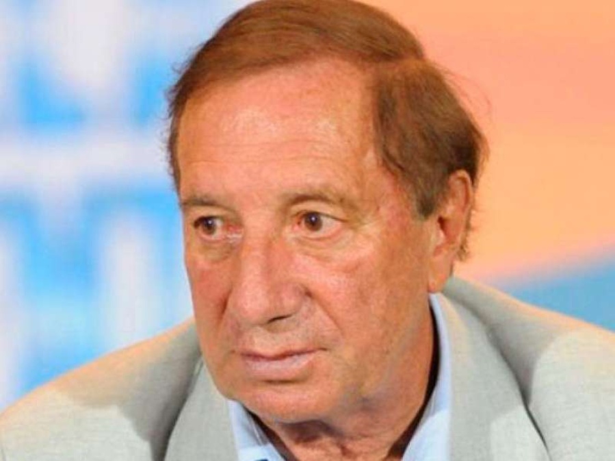 Tras realizarse el hisopado, Carlos Bilardo dio negativo por coronavirus