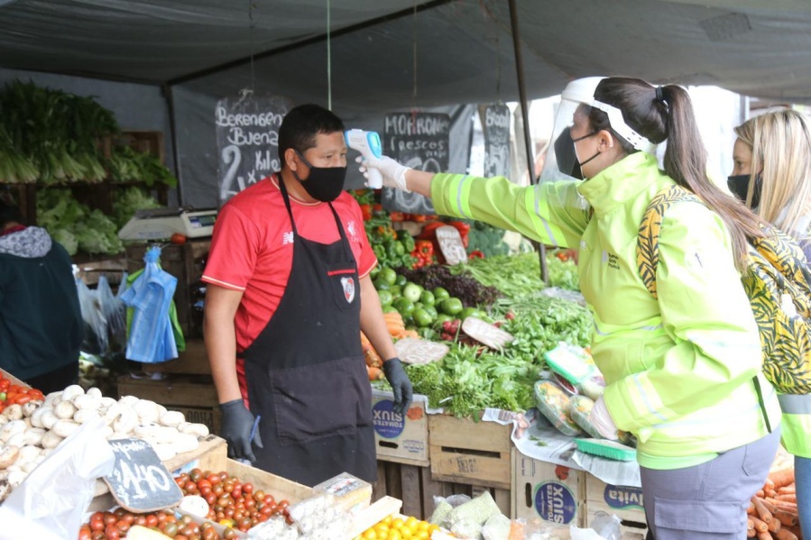 Realizaron controles sintomáticos en feria de alimentos de avenida 38