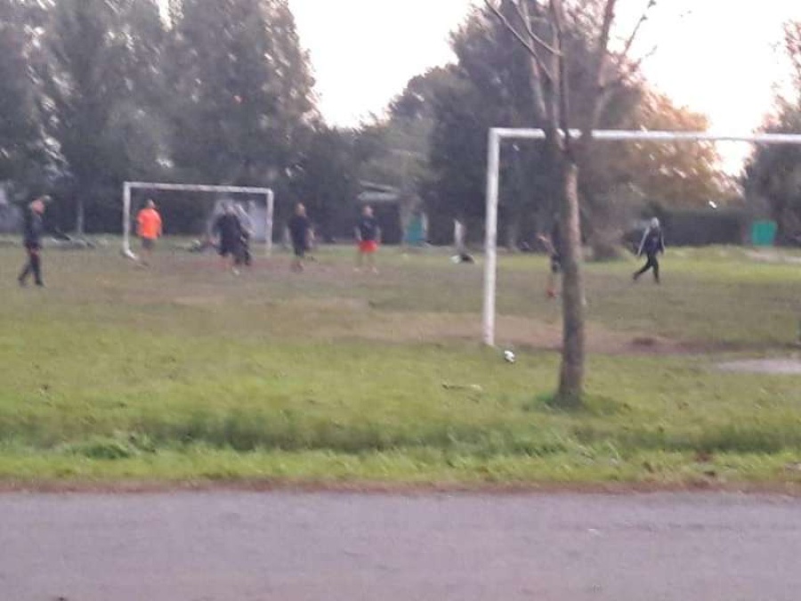 En Gorina se descontroló la cuarentena y todos los días se arman ”picaditos” de fútbol 