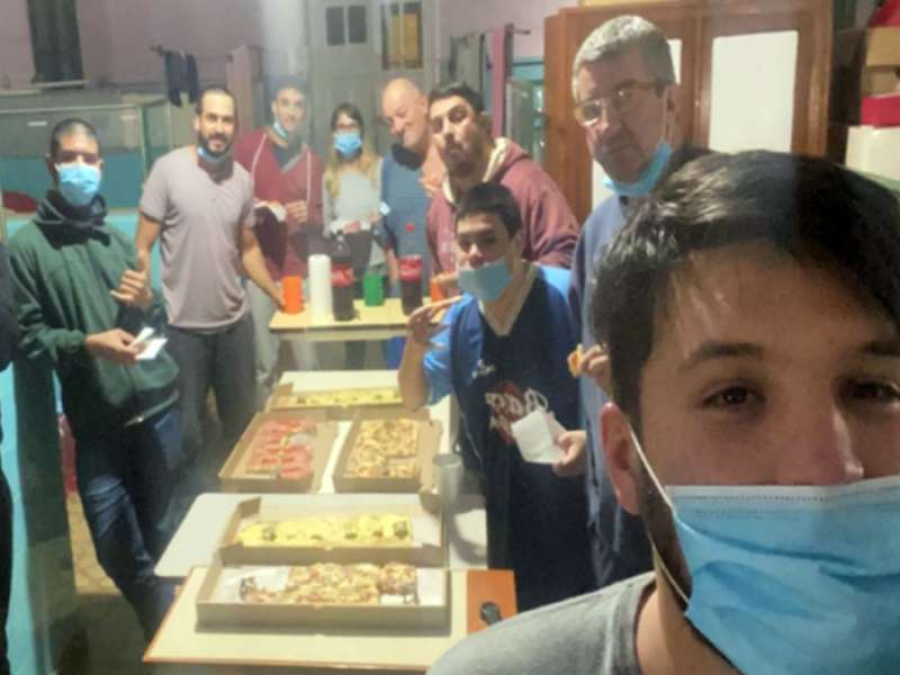 Los culpables de propagar el coronavirus en Colón, ahora organizaron una cena con pizzas y helado dentro del hospital
