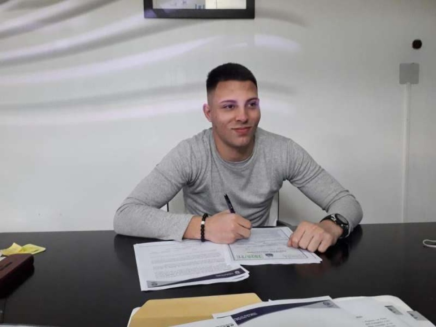 Gimnasia convirtió en profesional a su mayor promesa