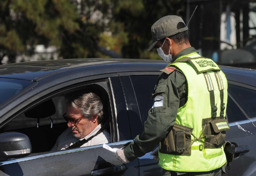 Accesos cerrados y más controles en transporte público, calles y autopistas