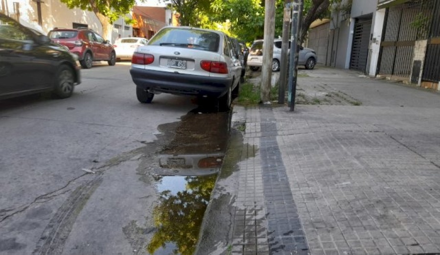 Vecinos de El Dique reclaman por una importante perdida de agua