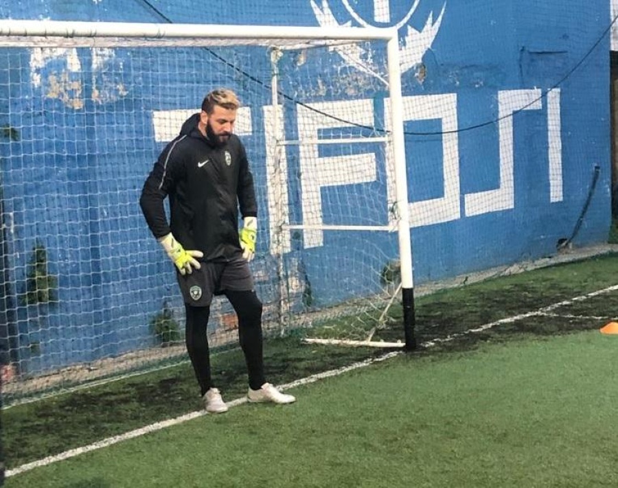 Maradona pidió por el arquero al que le deben mucho dinero