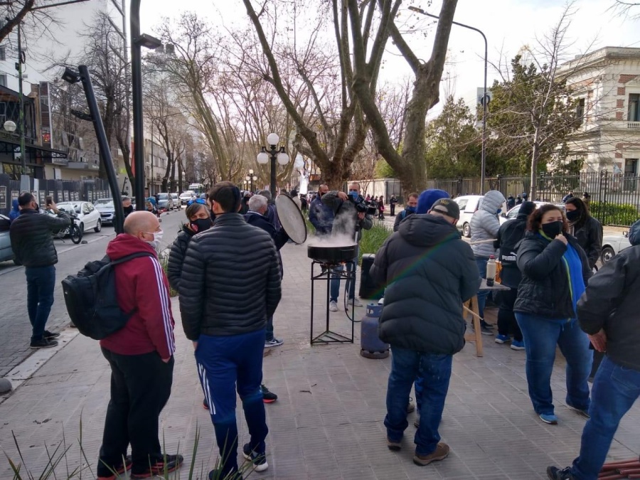 Los agencieros de La Plata solo trabajaron 22 días y con la nueva fase quedaron ”al límite”