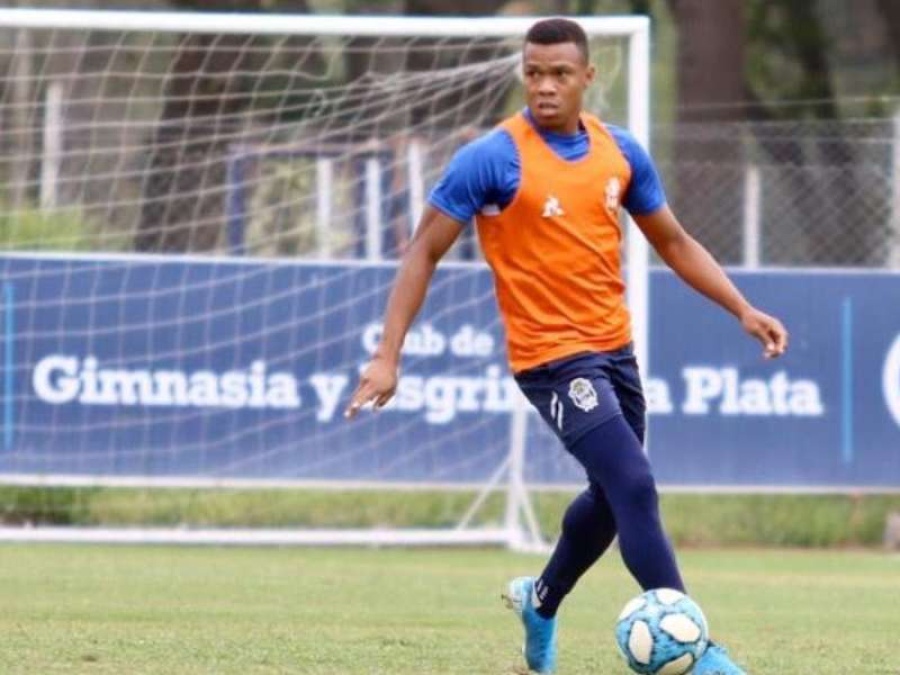 Maradona tiene al volante central que pidió