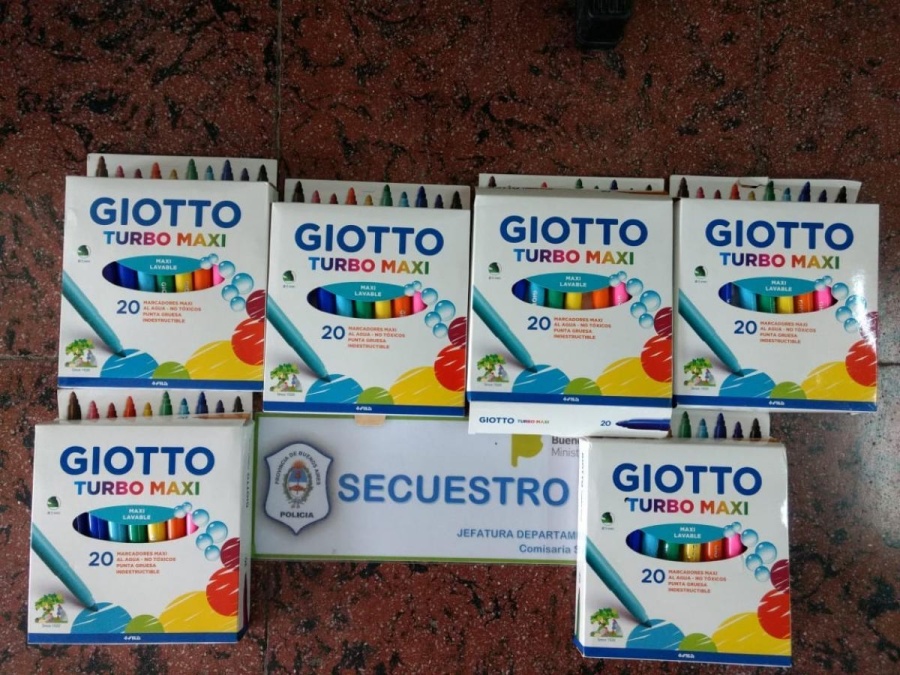 Detuvieron a un hombre por robar pinturitas de una camioneta de reparto en el Barrio El Mondongo