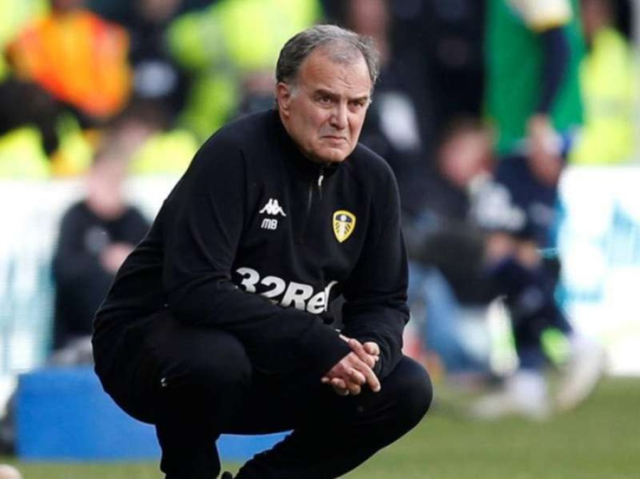 Tras una agónica victoria el Leeds de Marcelo Bielsa quedó a un paso de lograr el ascenso en Inglaterra 
