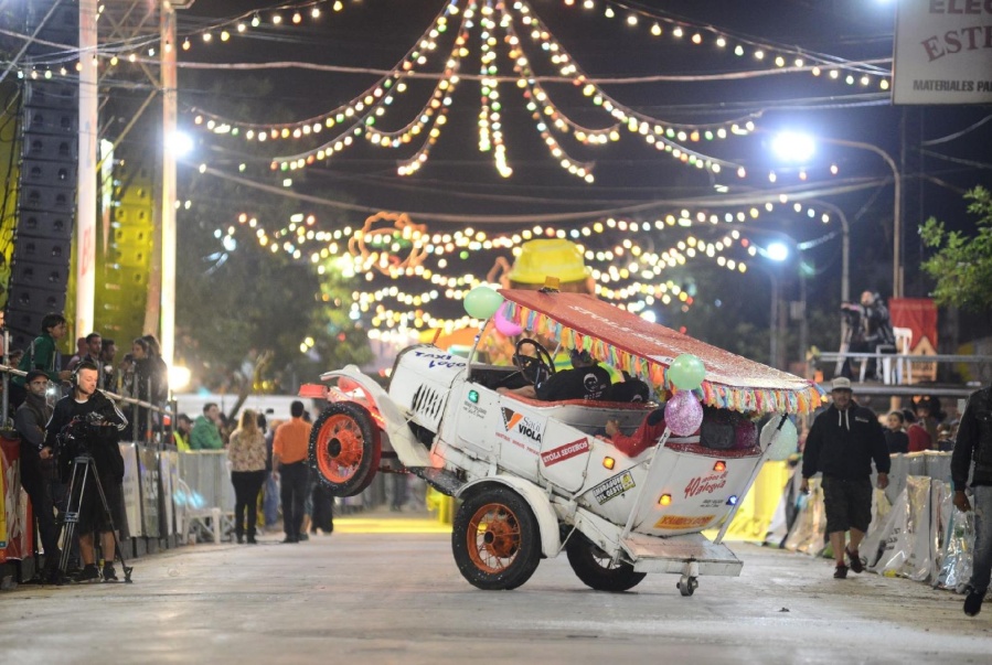 Un Intendente bonaerense se cortó solo, aprobó todo sin permiso y trató de justificarse