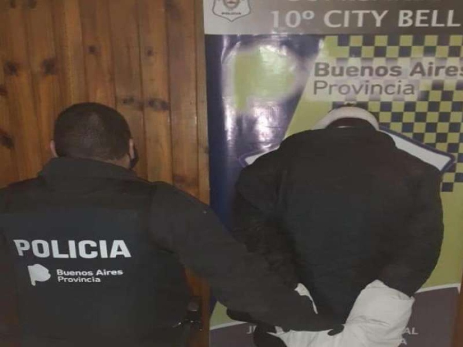 La Policía lo detuvo cuando caminaba con el rostro ensangrentado y un televisor de 55 pulgadas en City Bell