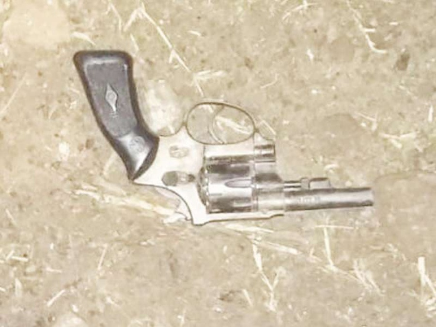 Se accidentó con la moto en Villa Elisa y quedó detenido por llevar en la cintura un revólver cargado