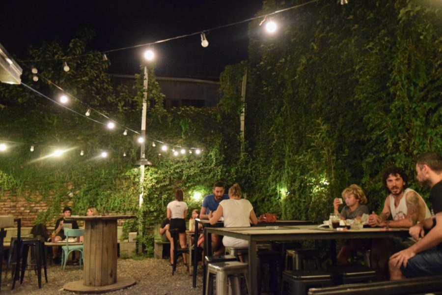 Los gastronómicos de La Plata dicen que ”no hay nada para festejar” y presionan desde las redes sociales