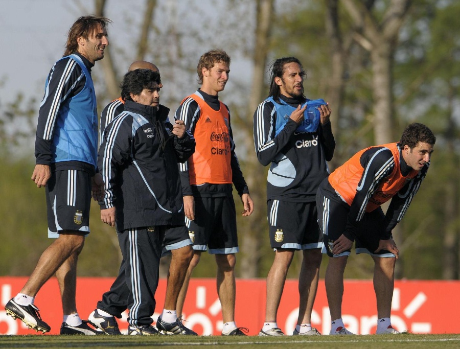 Un futbolista retirado confirmó que si lo llama Maradona volvería a jugar