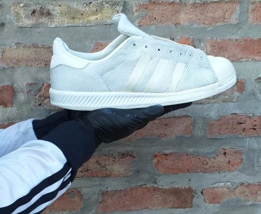 Dos amigos platenses comenzaron un inédito proyecto en cuarentena: lavan las zapatillas y las llevan a tu casa