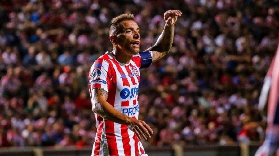 Maradona presiona por los refuerzos y ya negocia con un defensor