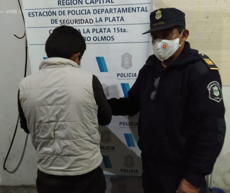 Asesinaron a una joven en La Plata y su hijo de 10 años habría visto toda la escena