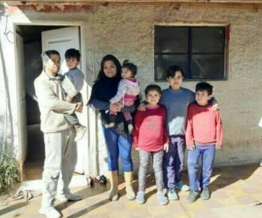 Angustia de una familia de La Plata: le secuestraron el auto, no puede trabajar y deben mantener a 5 niños