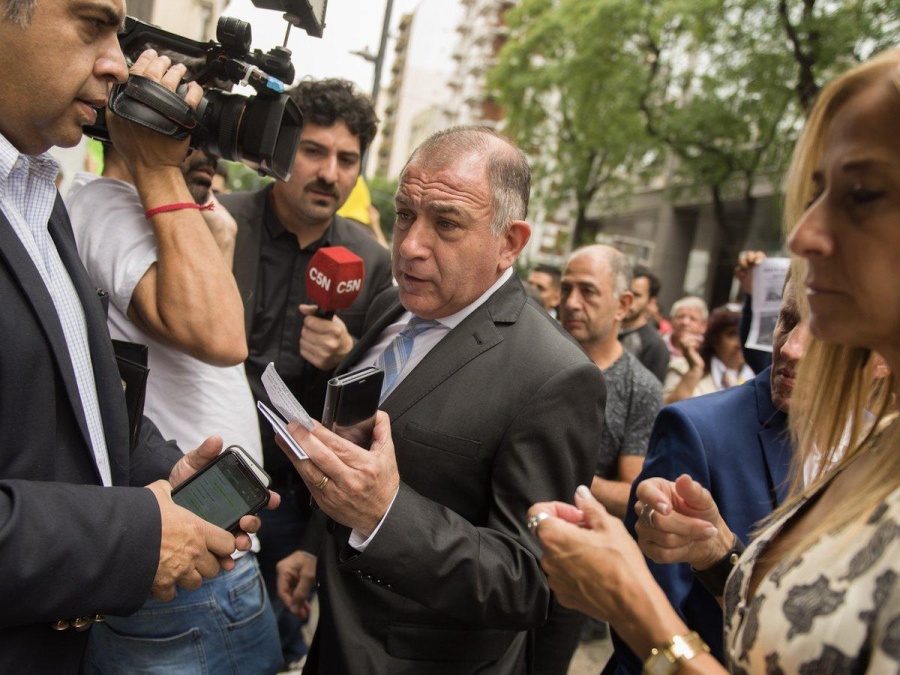 El papelón del diputado Luis Juez: tenía que votar y estaba dando una entrevista televisiva