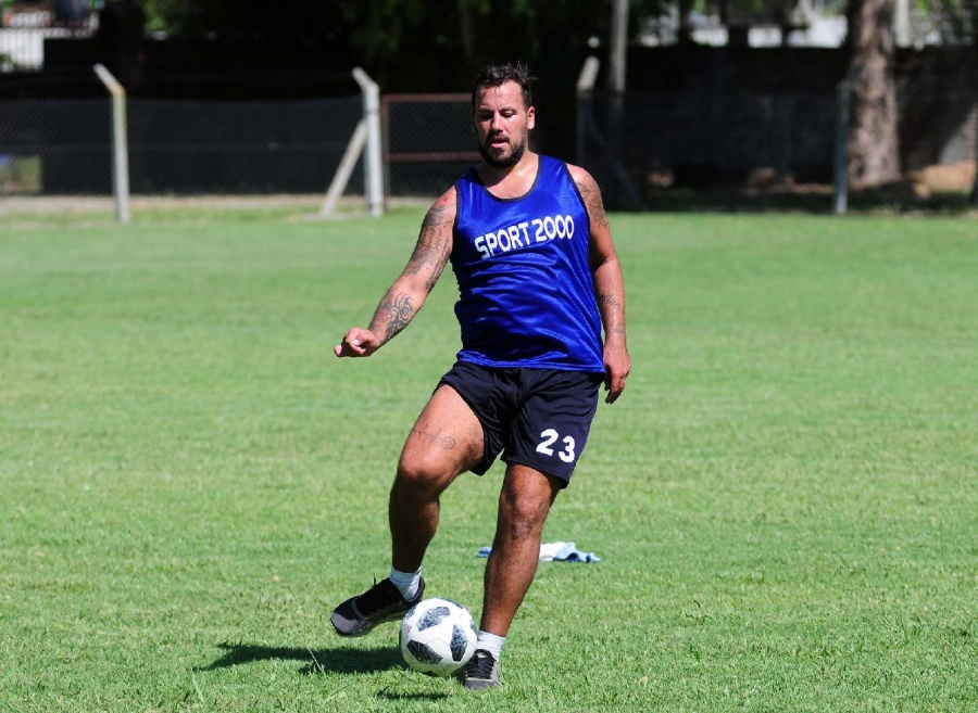 Un futbolista se postuló para jugar en Gimnasia 