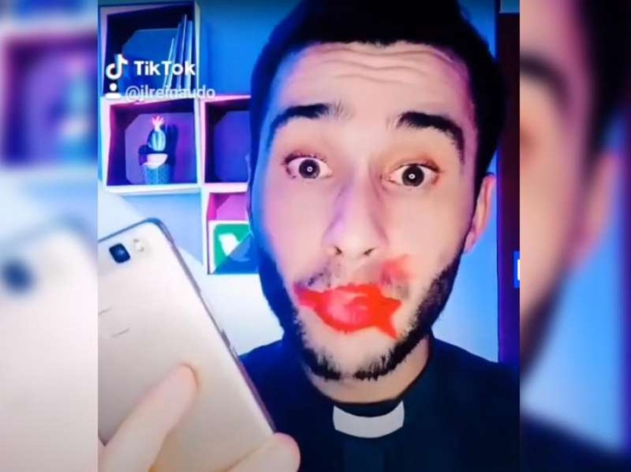 Jorge Reinaudo, el cura que la rompe en Tik Tok