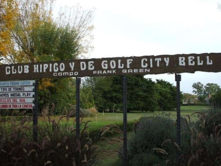 En City Bell rompieron la cuarentena para jugar al golf y terminaron presos