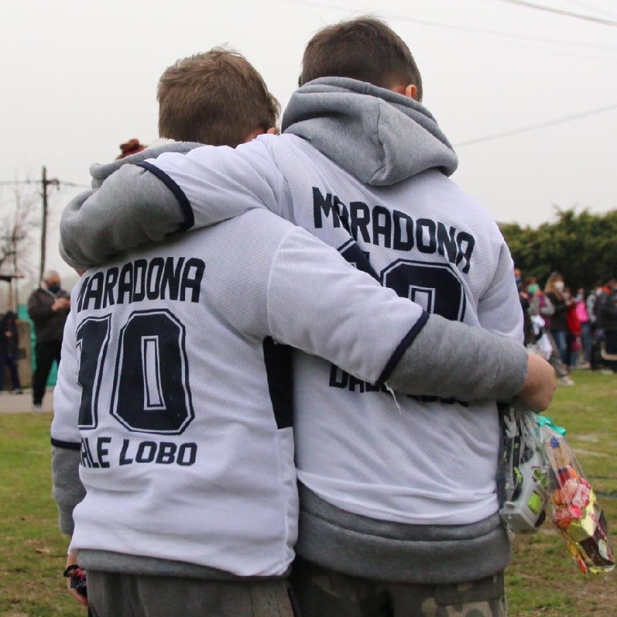 Maradona se conmovió por la campaña 'Dale Lobo' 