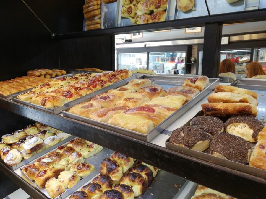 Una mujer desesperada con las panaderías platenses: ”¡Quiero llorar, denme medialunas!”