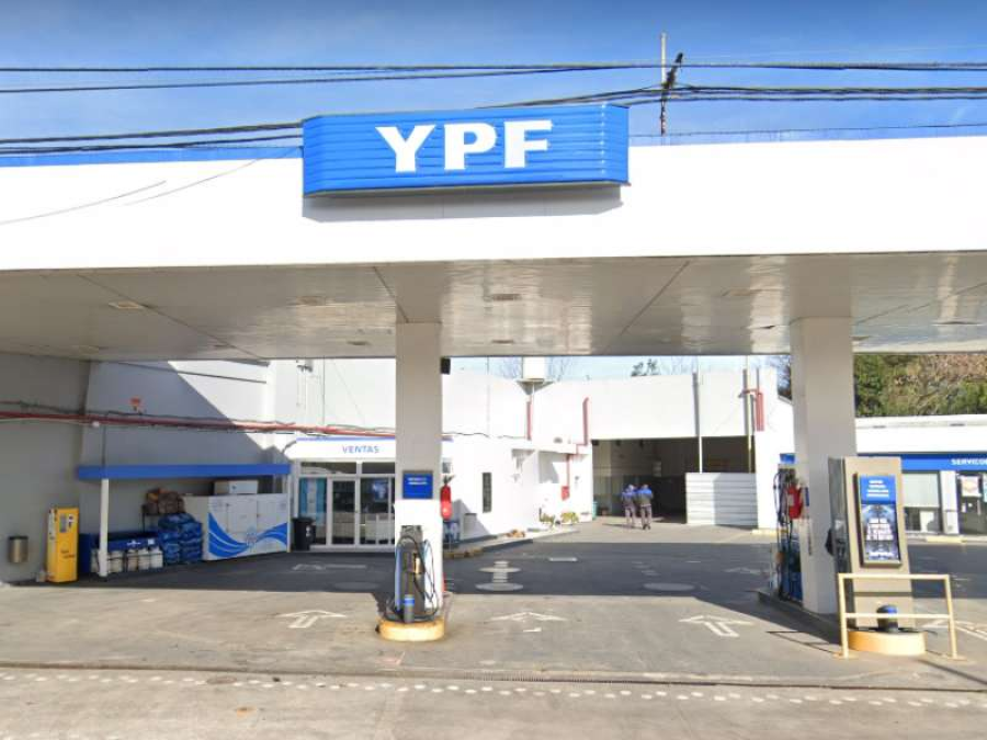 Un trabajador de la estación de servicio YPF de Gonnet tiene coronavirus y sigue trabajando con normalidad