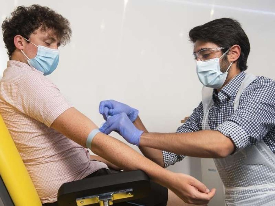 La vacuna de Oxford entra en la fase final: demostró ser segura y que produce anticuerpos